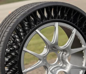 Regardez cette Tesla Model 3 rouler avec les pneus sans air Goodyear